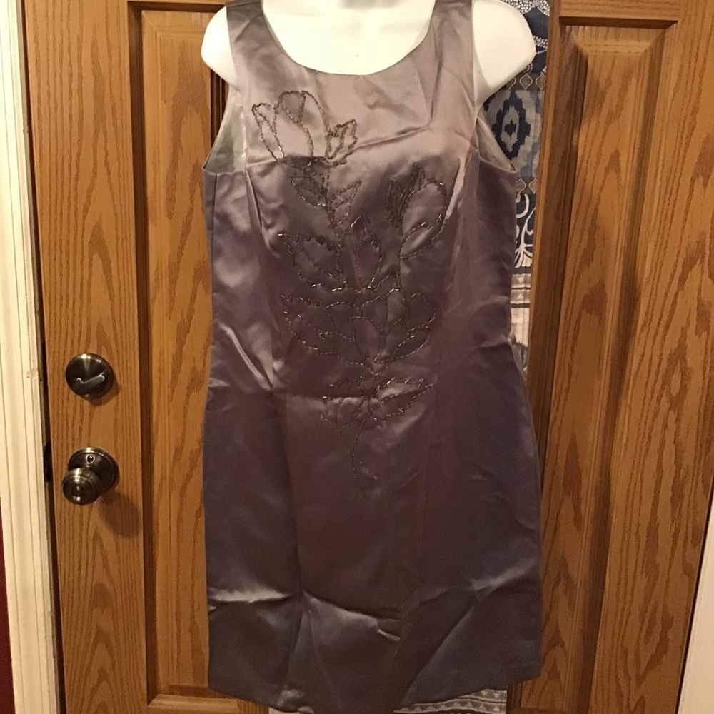 💚3/$25 CDC size 10 silver sleeveless dress with beautiful silver beading